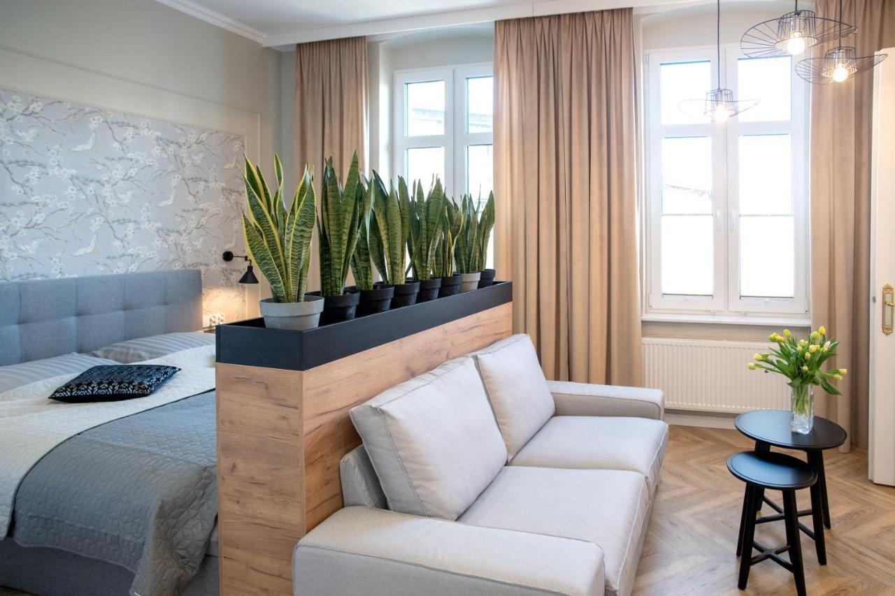 Rynek 12 Apartment *